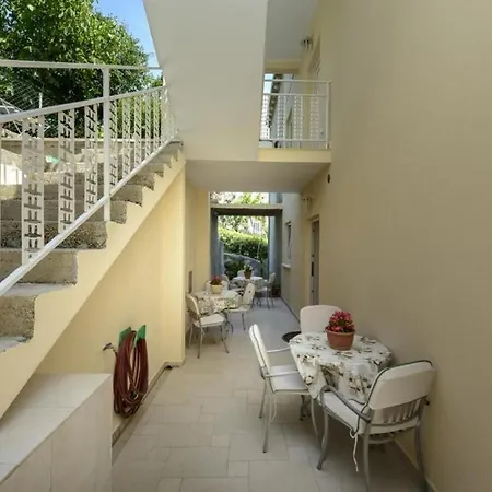 Botica- Studio With Balcony And Sea View Apartman